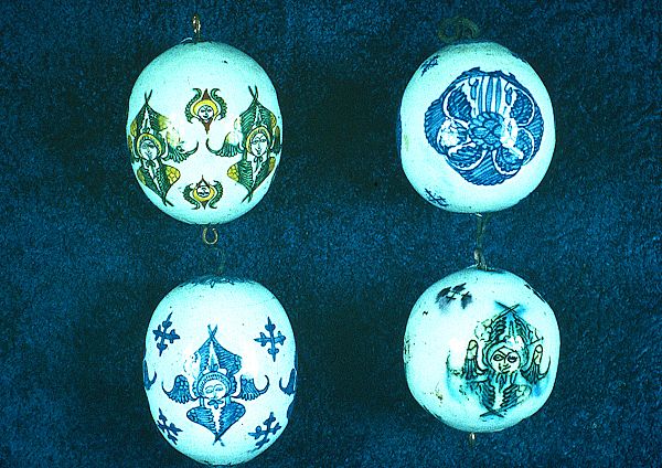 Kütahya "Eggs," Ornaments Hung on Oil Lamp