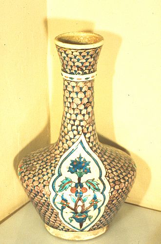 Vase Kütahya, Erevan, State Historical Museum