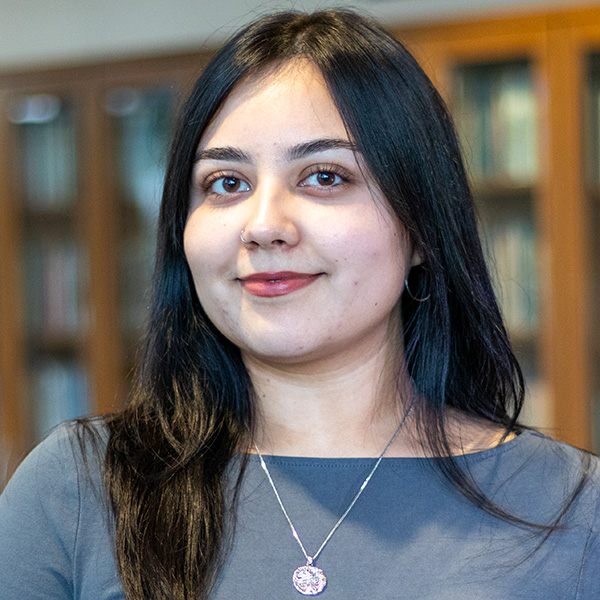 Headshot of Vivian Aguirre.