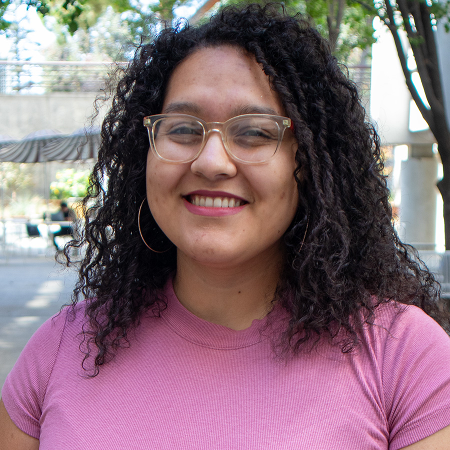 Headshot of Yeiri, wearing a pink shirt and glasses.